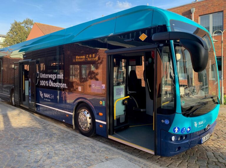 Husum: Probefahrt im Elektro-Bus