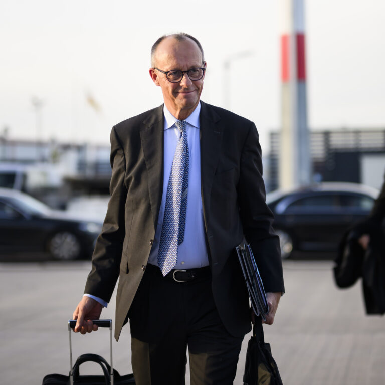 Bundeskanzler Merz in Husum: Straßensperrungen, Kabinettssitzung im Rathaus und Besuch bei GP Joule