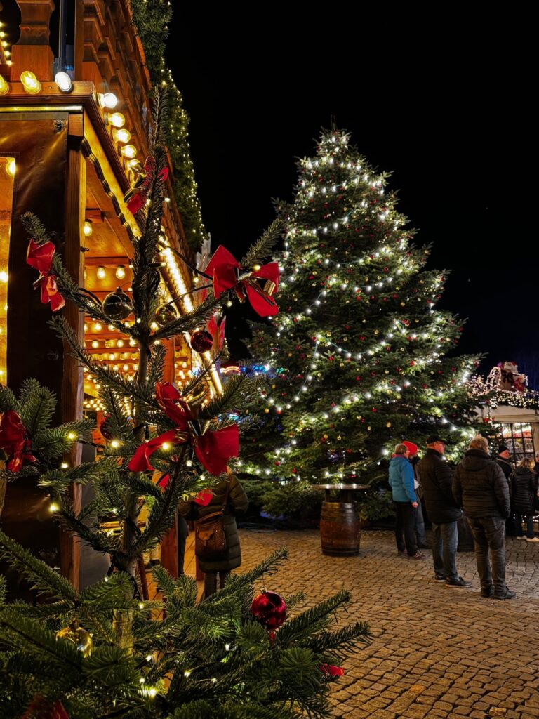 Husumer Weihnachtsmarkt eröffnet