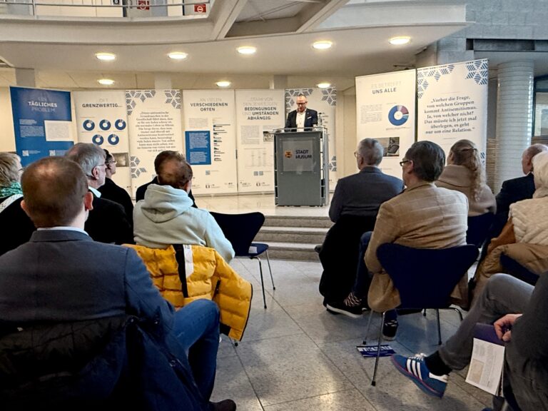 Ausstellung zu Antisemitismus in Schleswig-Holstein im Husumer Rathaus eröffnet