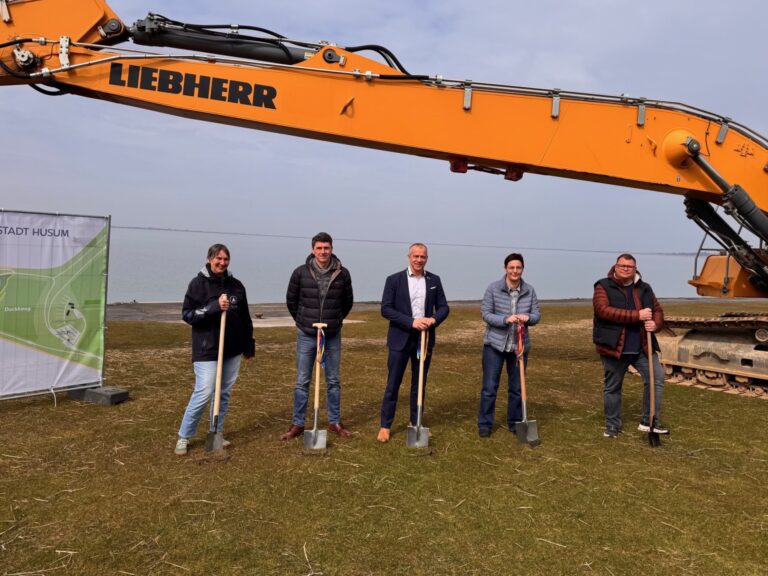 Spatenstich am Husumer Dockkoog